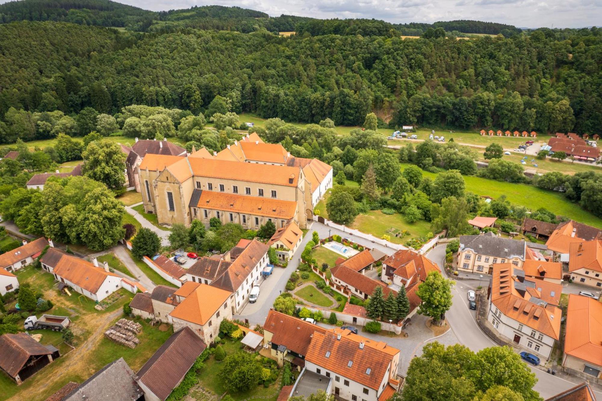 Penzion a kemp Koruna Zlatá Koruna Exteriér fotografie